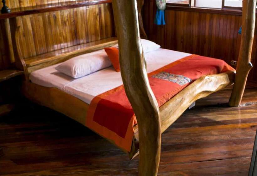 سوییت, La Isla Inn