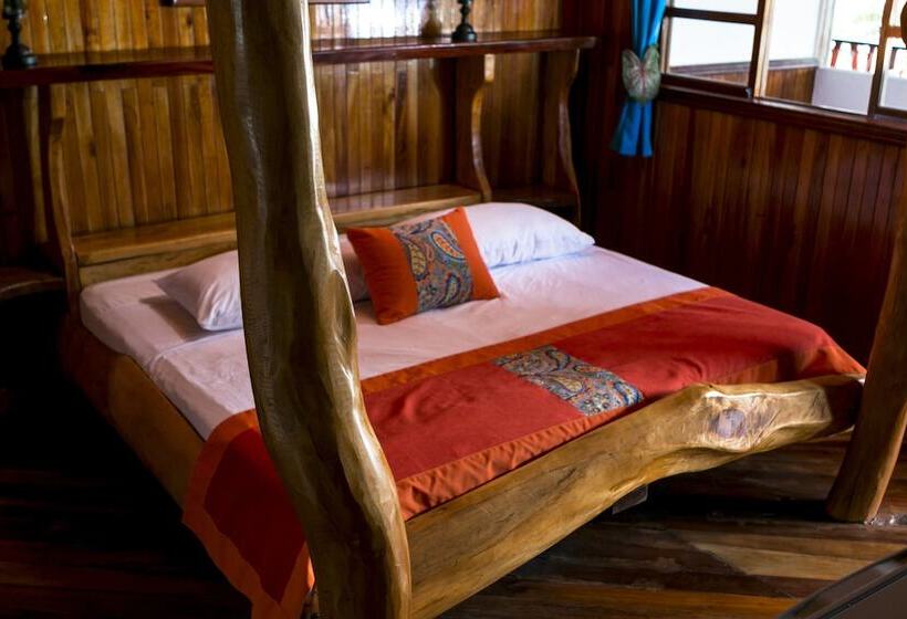 سوییت, La Isla Inn
