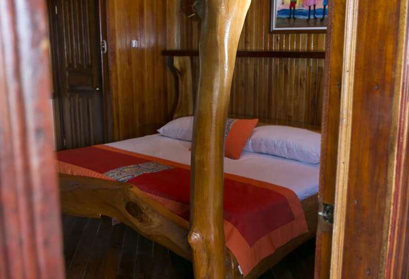 سوییت, La Isla Inn