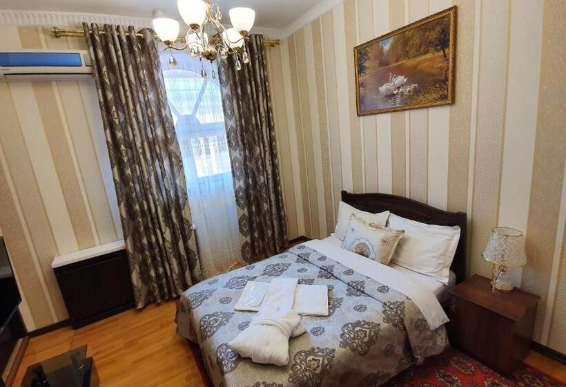 اتاق استاندارد با چشم‌انداز استخر, Sarbon Hotel Tashkent
