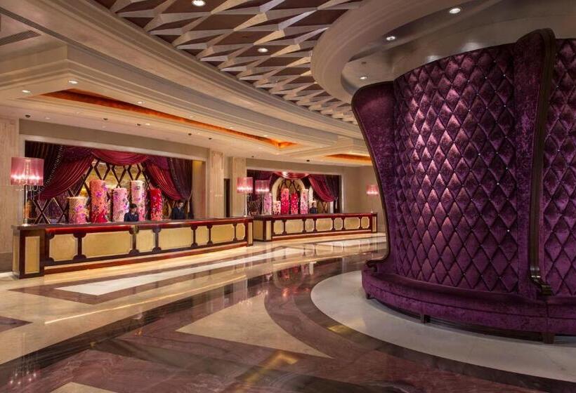 استودیو استاندارد با تخت کینگ, Studio City