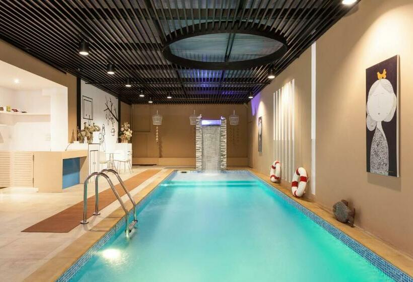 اتاق لوکس سه تخته, We Briza Hotel Chiangmai