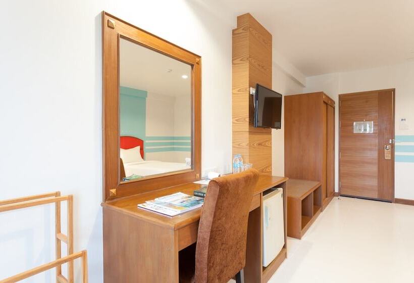 اتاق لوکس سه تخته, We Briza Hotel Chiangmai