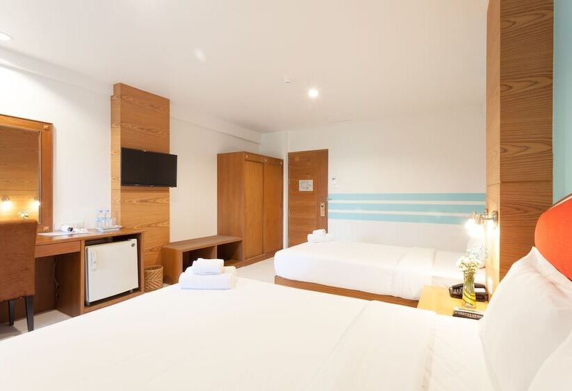 اتاق لوکس سه تخته, We Briza Hotel Chiangmai