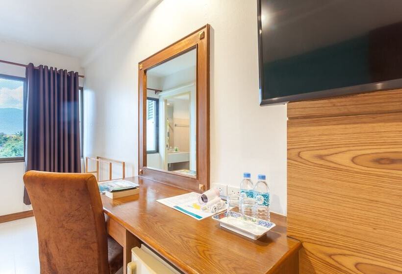 اتاق لوکس سه تخته, We Briza Hotel Chiangmai