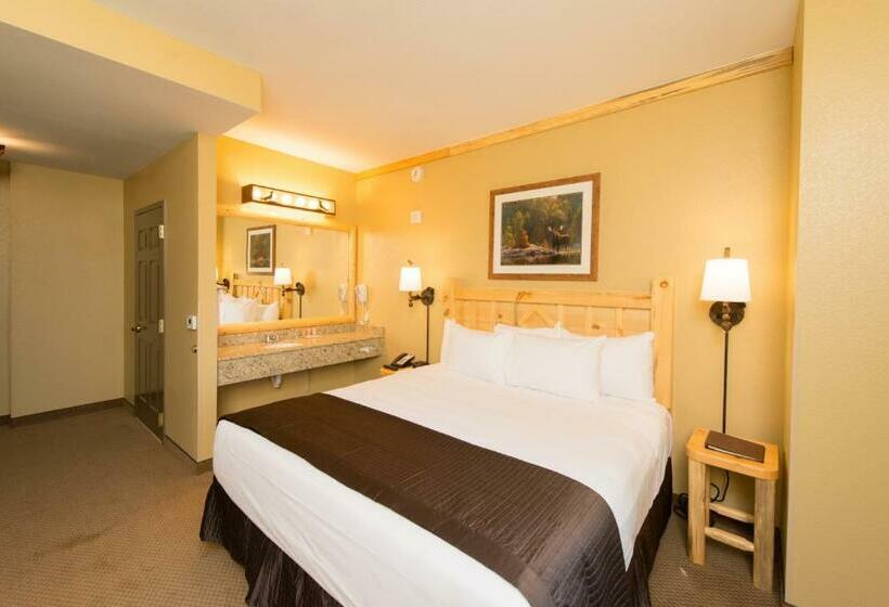 Deluxe Suite King Bed, Great Wolf Lodge Southern California