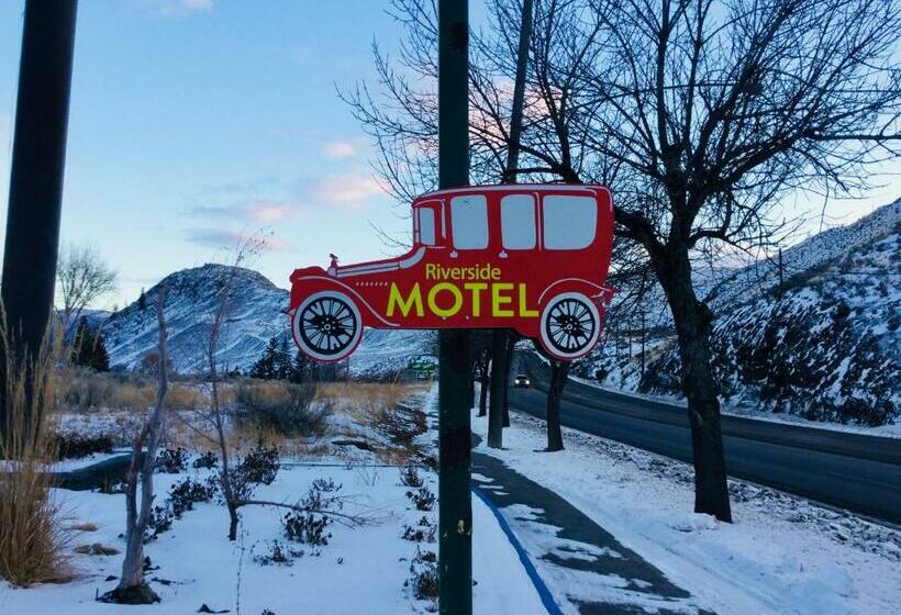 اتاق لوکس, Riverside Motel Cache Creek