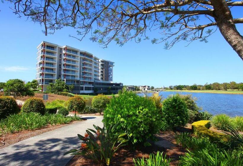 2 Bedrooms Apartment Lake View, Signature Waterfront Apartments