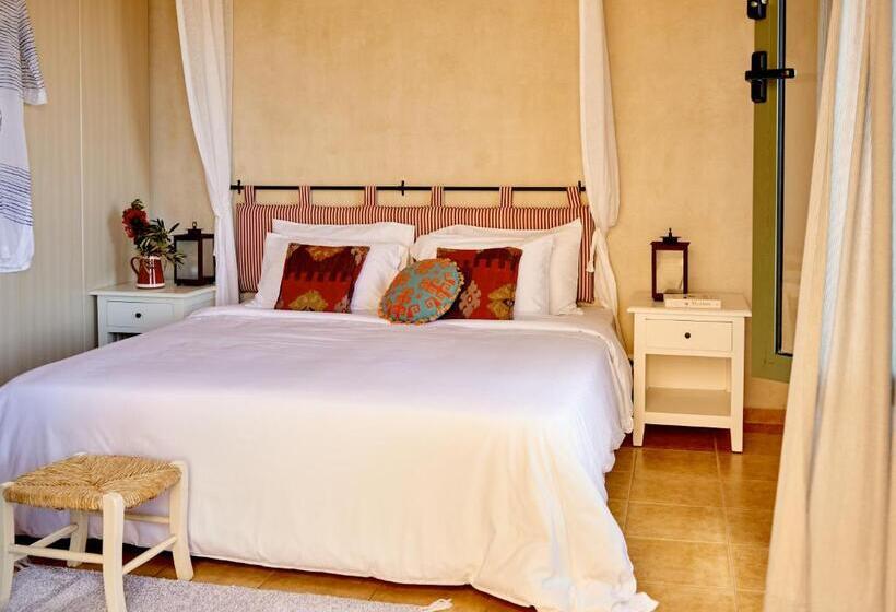 سوییت, Village Heights Resort
