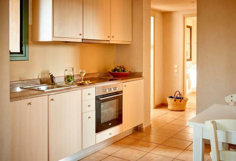 سوئیت جونیور با آشپزخانه, Village Heights Resort