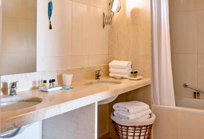 ویلای 3 خوابه با استخر, Village Heights Resort