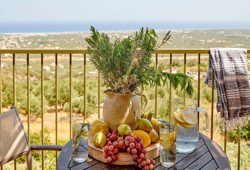 سوییت, Village Heights Resort
