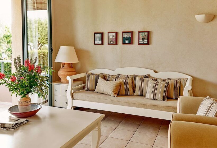 ویلای 3 خوابه با استخر, Village Heights Resort
