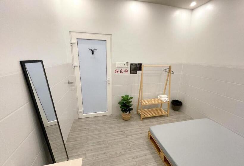 اتاق استاندارد با سرویس بهداشتی مشترک, B Home