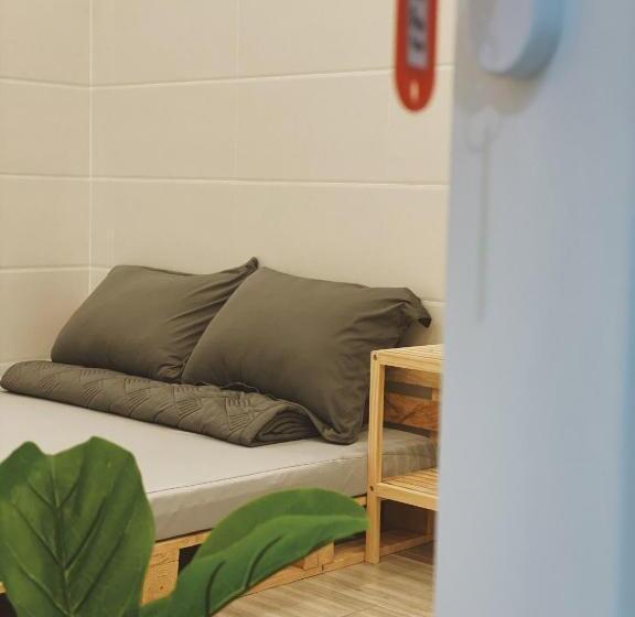 اتاق استاندارد با سرویس بهداشتی مشترک, B Home
