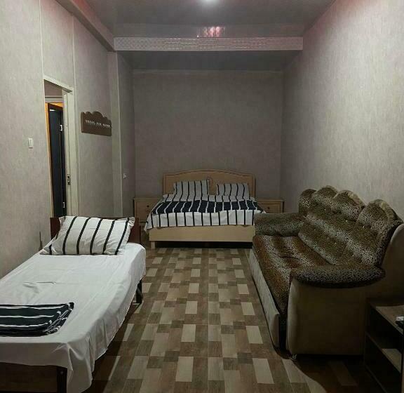 اتاق خانوادگی, Hostel Golden Fleece