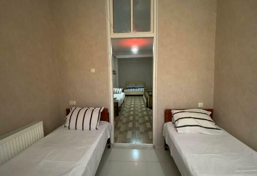 اتاق خانوادگی, Hostel Golden Fleece