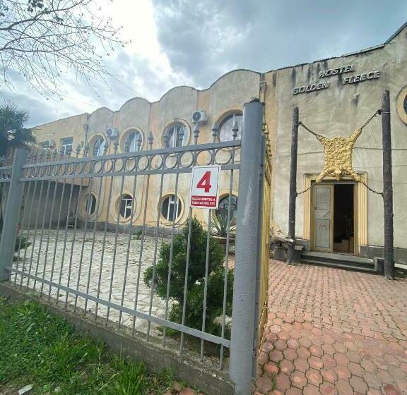 اتاق لوکس, Hostel Golden Fleece