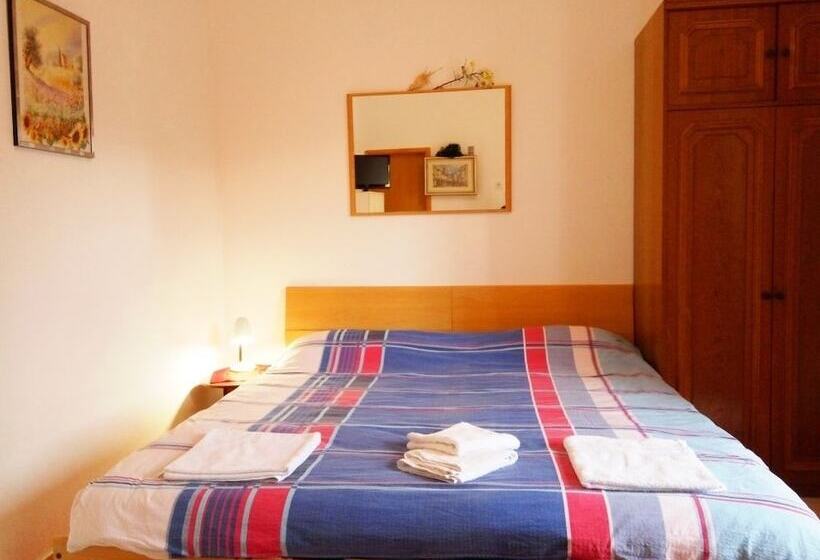استودیوی استاندارد, Apartments Kate