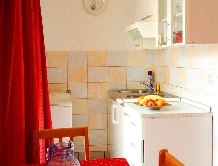 استودیوی استاندارد, Apartments Kate