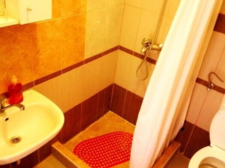 استودیوی استاندارد, Apartments Kate