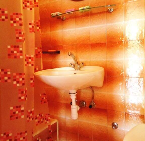 استودیوی استاندارد, Apartments Kate