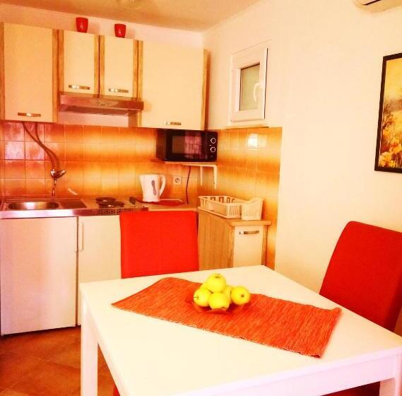 استودیوی استاندارد, Apartments Kate
