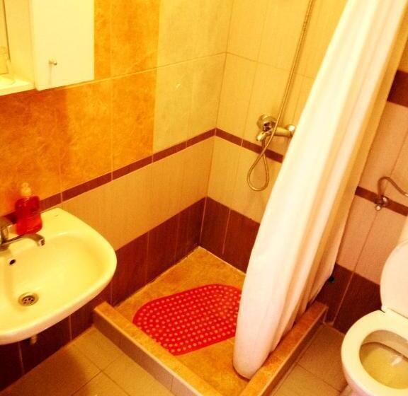 استودیوی استاندارد, Apartments Kate