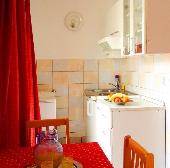 استودیوی استاندارد, Apartments Kate