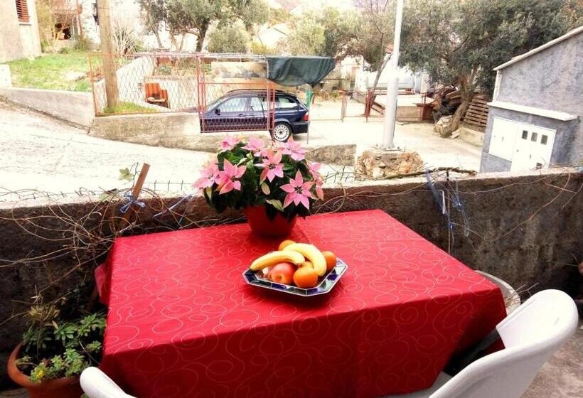 استودیوی استاندارد, Apartments Kate