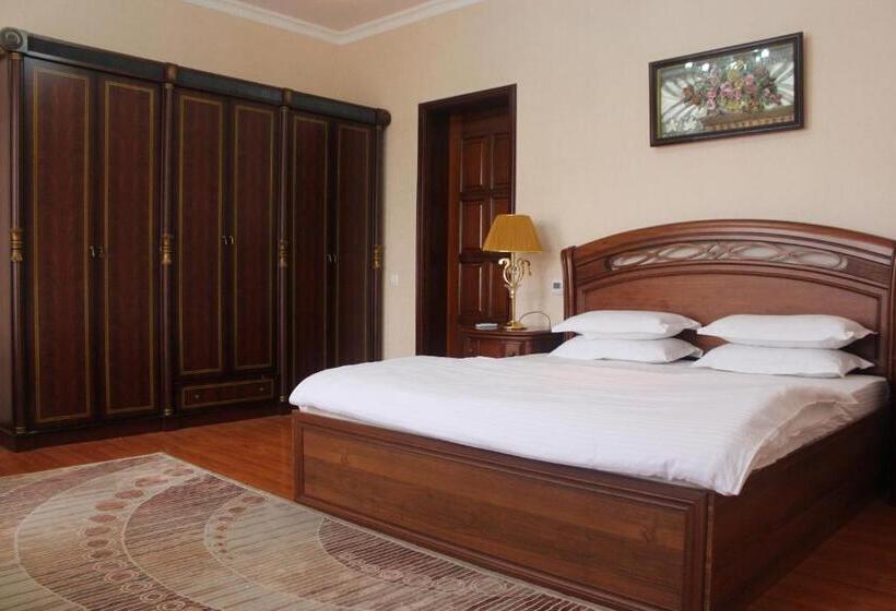 Deluxe Room King Size Bed, Hello Dushanbe Hostel