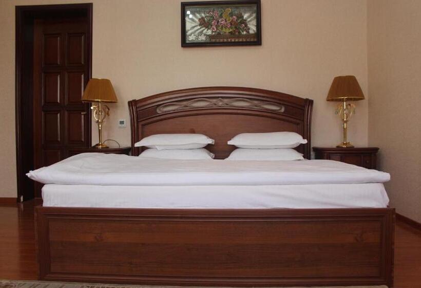 Deluxe Room King Size Bed, Hello Dushanbe Hostel