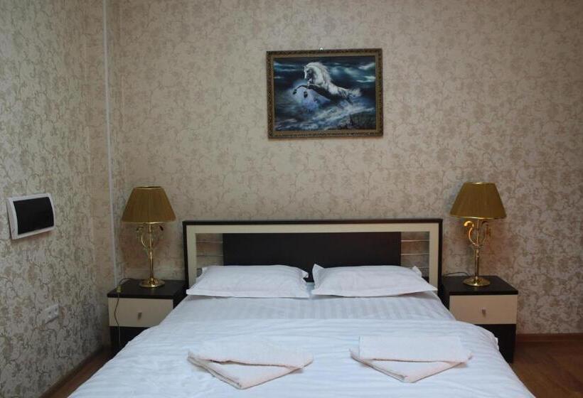 Superior Room King Size Bed, Hello Dushanbe Hostel