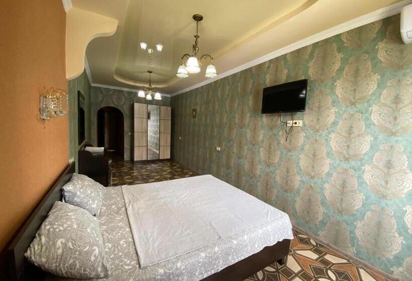اتاق لوکس, Hostel Golden Fleece