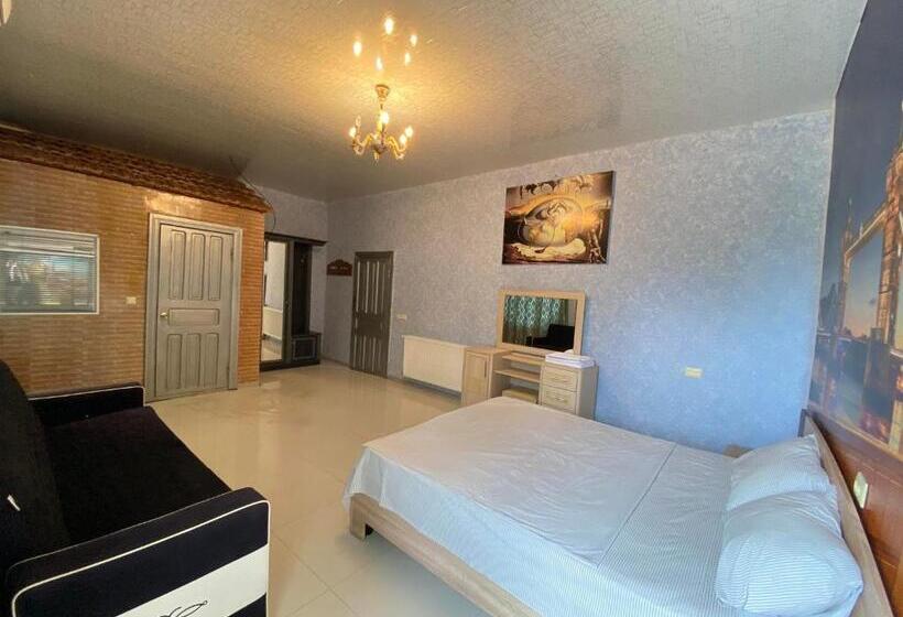 اتاق لوکس, Hostel Golden Fleece