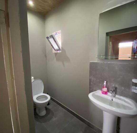 اتاق استاندارد سه تخته با سرویس بهداشتی مشترک, Hostel Golden Fleece