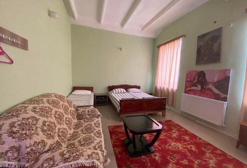 اتاق استاندارد سه تخته با سرویس بهداشتی مشترک, Hostel Golden Fleece