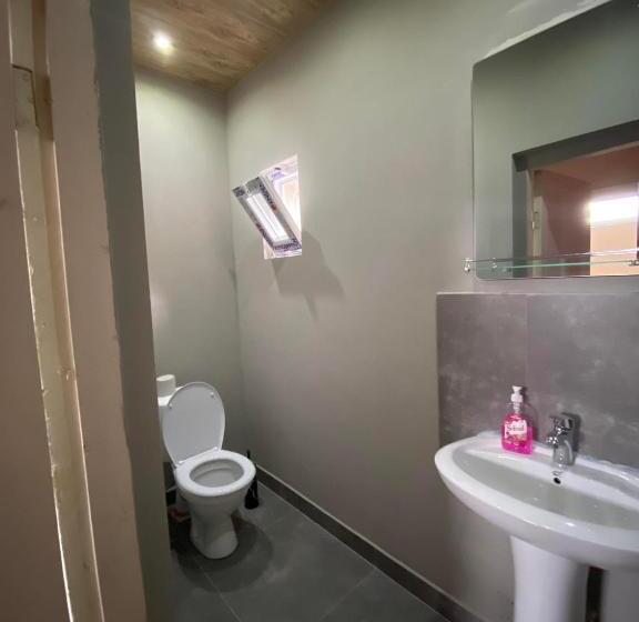 اتاق استاندارد با سرویس بهداشتی مشترک, Hostel Golden Fleece