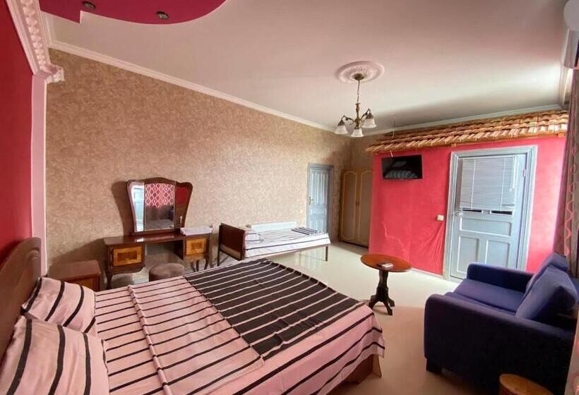 اتاق استاندارد سه نفره, Hostel Golden Fleece