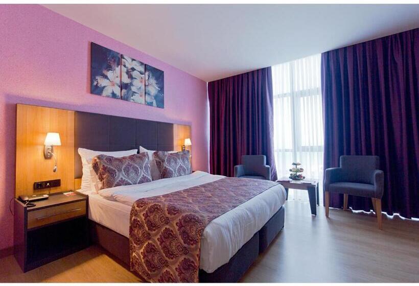 اتاق استاندارد با تخت بزرگ, Euphoria Batumi Convention & Casino