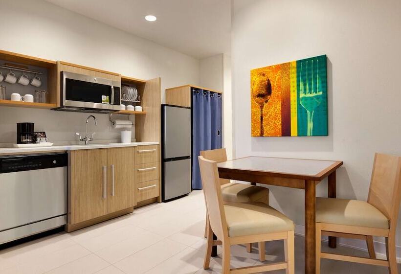 سوئیت برای معلولان, Home2 Suites By Hilton Destin