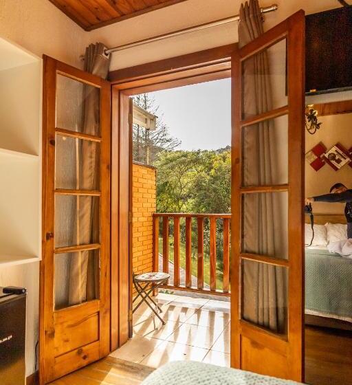 اتاق لوکس با بالکن, Pousada Vila Floratta