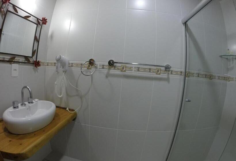 اتاق لوکس چهار تخته, Pousada Vila Floratta