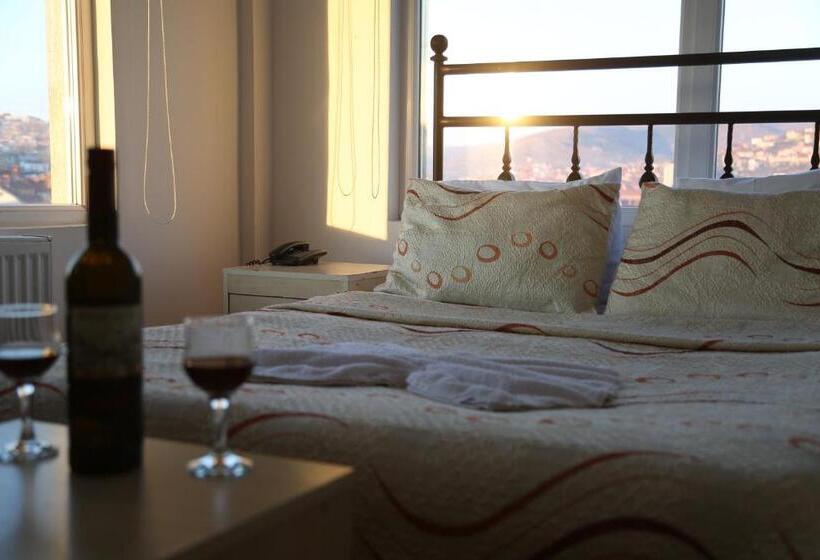 اتاق استاندارد سه نفره, Sara & Spa