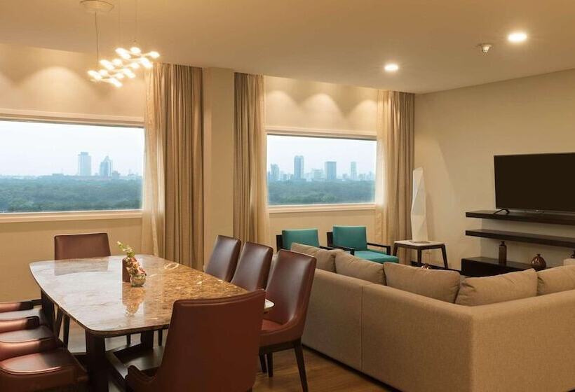 سوئیت پرزیدنت, Radisson Hotel Santa Cruz