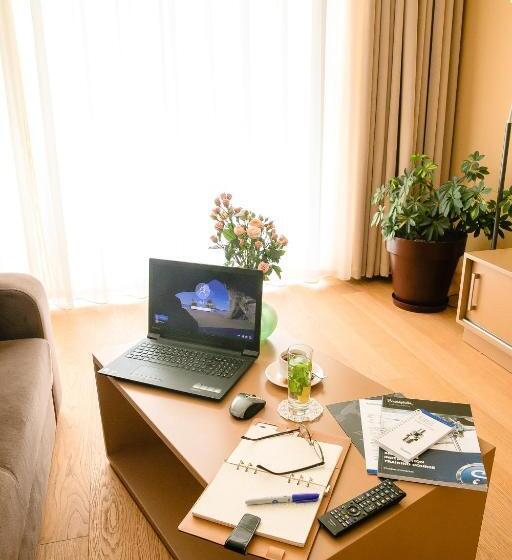 استودیو استاندارد با چشم‌انداز باغ, Homebridge Hotel Apartments