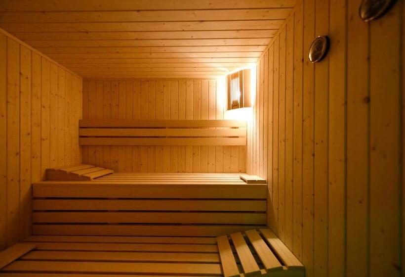 Superior room with lake view, Lumin
