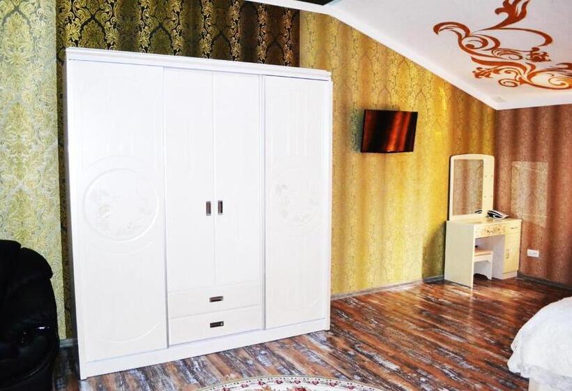 اتاق لوکس با تخت بزرگ, Shohkand