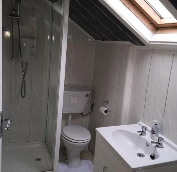 اتاق استاندارد با سرویس بهداشتی مشترک, The Trentham