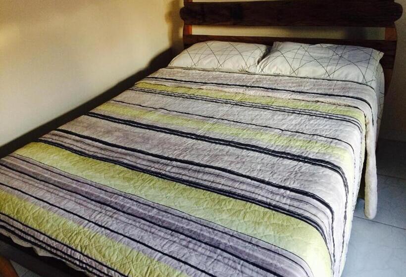 سوییت, Reges Hostel